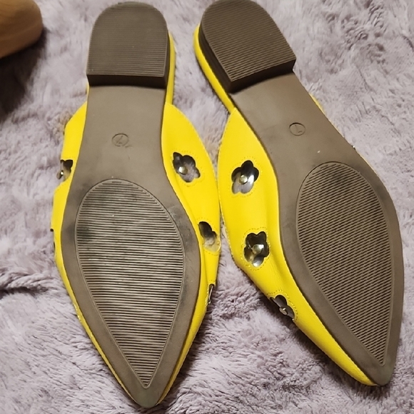 Vibrant Yellow Floral Women's Mules Cute Clear Flower Design - Picture 4 of 4